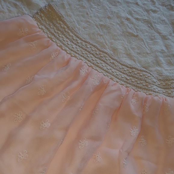 pink skirt with lace and beautiful details! - Picture 4 of 8